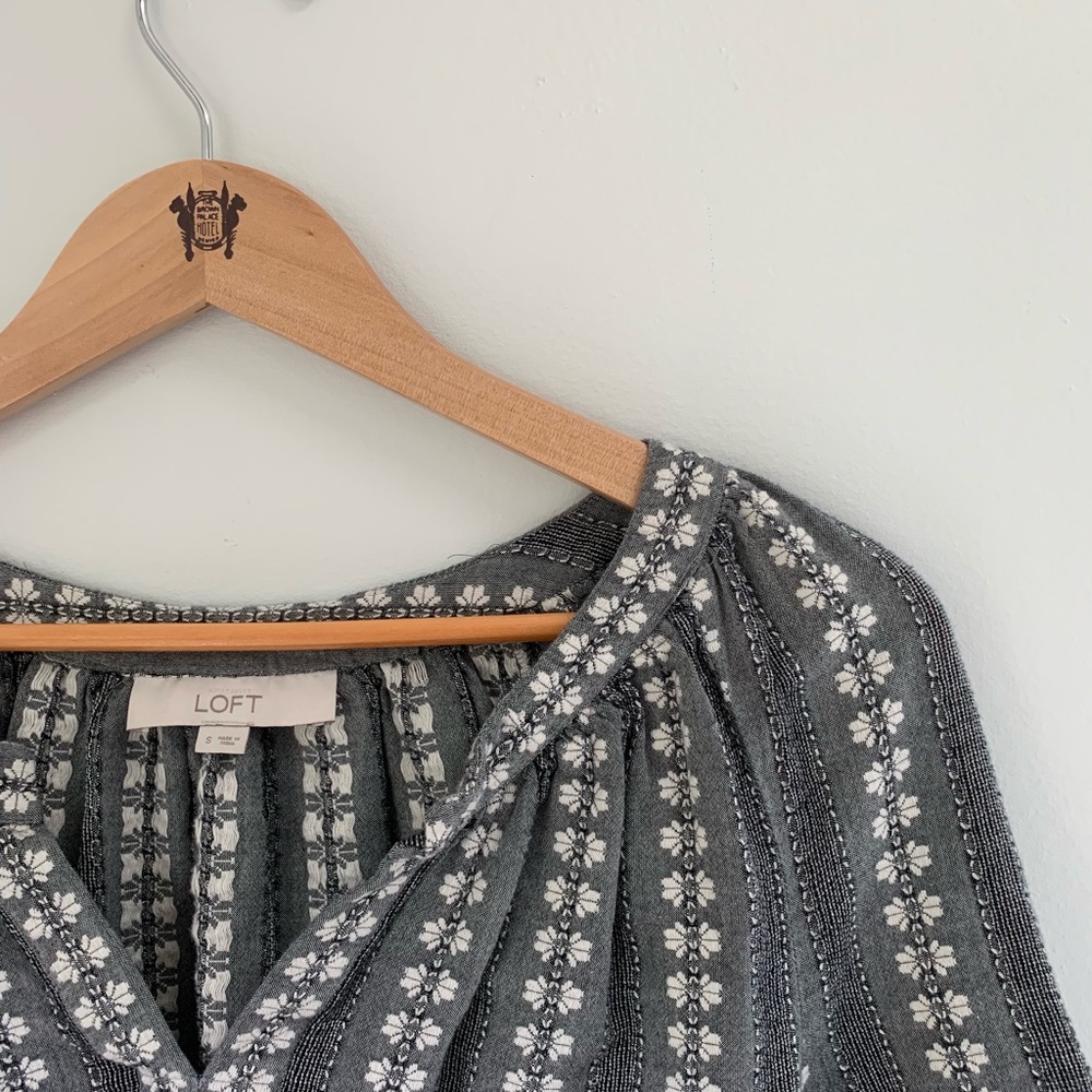 Loft gray and white 3/4 length sleeve blouse